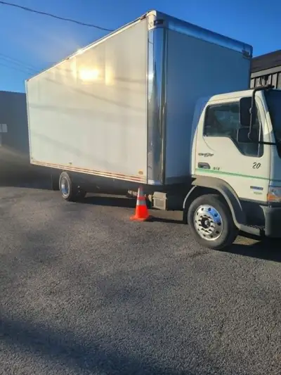 CAMION INTERNATIONAL 2010 AVEC 20 PIED DE BOITE ET RAMPE DE CHARGEMENT,INSPECTER DE LA SAAQ,IDÉAL PO...