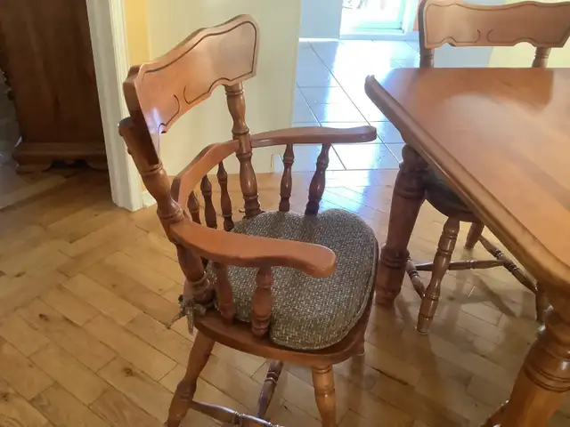 Mobilier de salle à manger table chaises buffet, meuble de coin in Dining Tables & Sets in Longueuil / South Shore - Image 3
