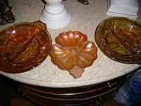 Belle collection antique 3 assiettes en verre dépression ambre