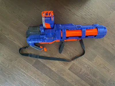• Fully motorized with 50-dart drum: fire a massive, fire storm of 50 darts from this blaster • Spin...