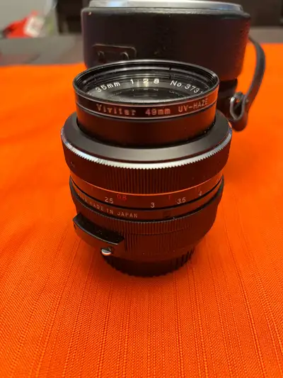 Capture stunning wide-angle shots with this used Vivitar 35mm f/2.8 lens! This lens is a great addit...