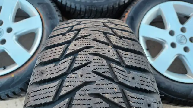 215/60R16 Certified Wintertrek Tires on Nissan Aluminum Wheels in Tires & Rims in Regina - Image 3
