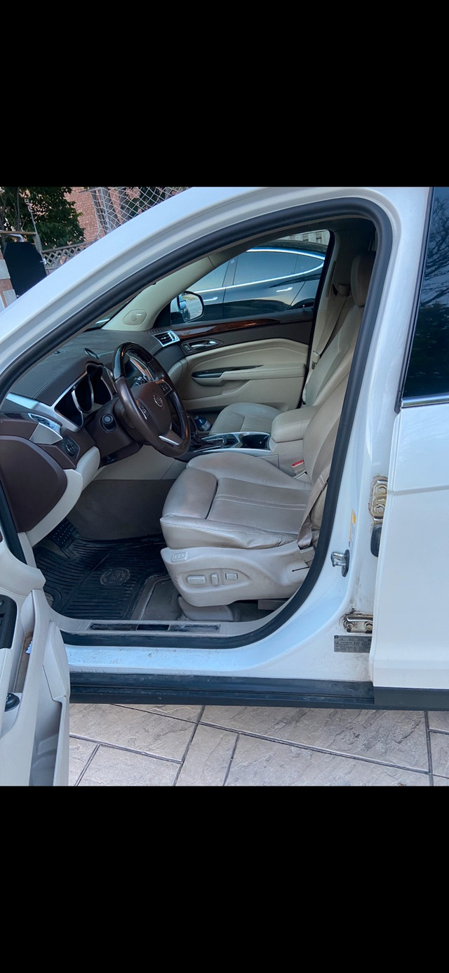 Cadillac SRX  in Cars & Trucks in Markham / York Region - Image 4