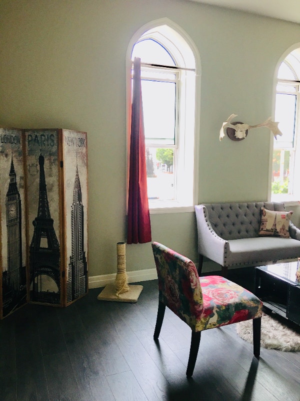 Beautiful One Bedroom Condo in Downtown Woodstock Available Long Term