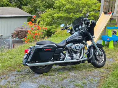 12 meat hooks, python pipes, 2 seats, 2 windshields, fresh service. Ready to ride. Upgrading Have al...