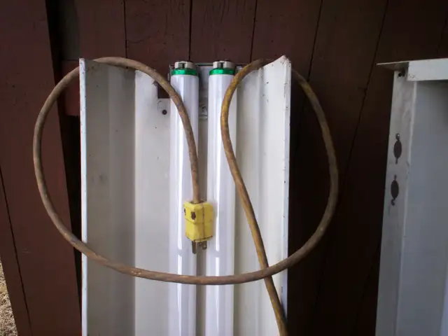 Two - 4' Fluorescent light fixtures in Indoor Lighting & Fans in Annapolis Valley - Image 5
