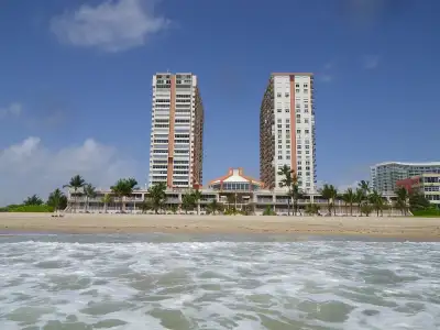 OCEAN FRONT CONDO IN POMPANO BEACH (FLORIDA) FOR RENT, View more