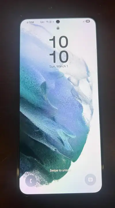 Samsung Galaxy S21+ 5G 128 GB unlocked Can meet in Smiths Falls or Carleton Place.