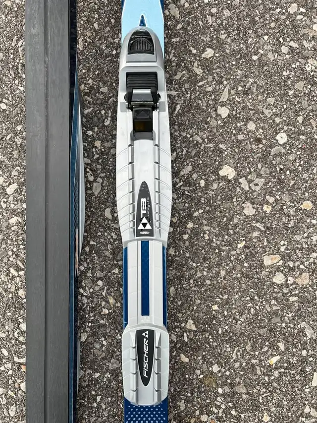 Fischer Ultralight Wax Cross Country Skies Fischer + Auto T3 NNN in Ski in Ottawa - Image 3