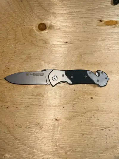 Smith and Wesson first responders folding knife, View more