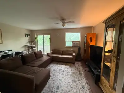 1 Bedroom in a 2 BED 1 BATH APARTMENT* Looking for a quite, clean, chill housemate. We are a working...