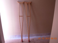 Paire de Bequilles/crutches 46"116.84cm,ajustable,bases en caout