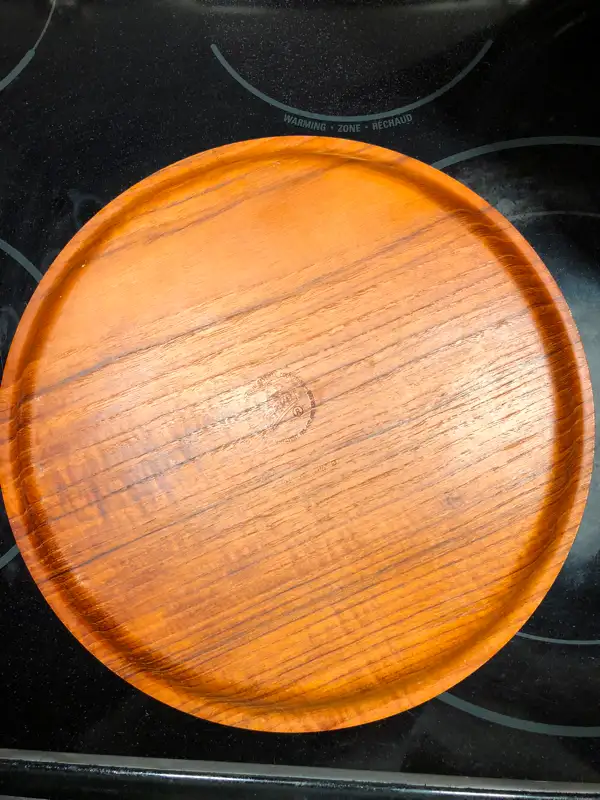 Teak trays and porcelain cake plate (Various items)63013093290115121