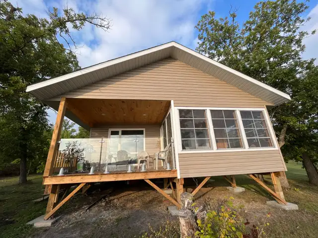 Cabins for rent in the North Whiteshell along the Winnipeg River in Manitoba in Canada - Image 13