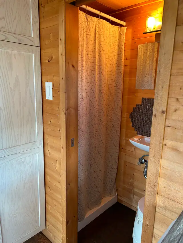 Luxury Tiny House For Sale in Park Models in Bathurst - Image 11