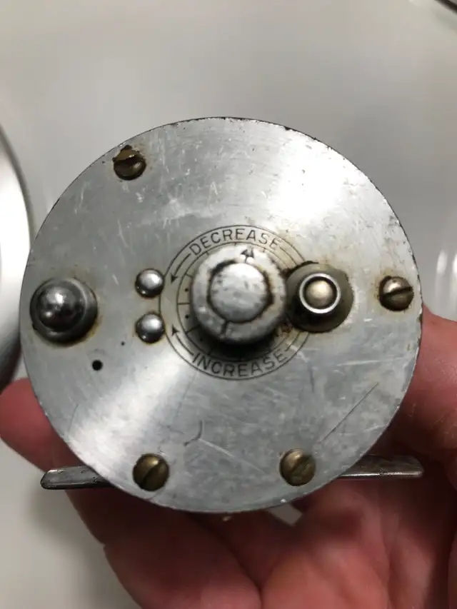 Vintage BRONSON Lashless Model No . 1700 Fishing Reel . in Fishing, Camping & Outdoors in Sarnia - Image 8