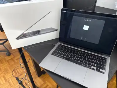 Macbook pro 2020 negociable, View more