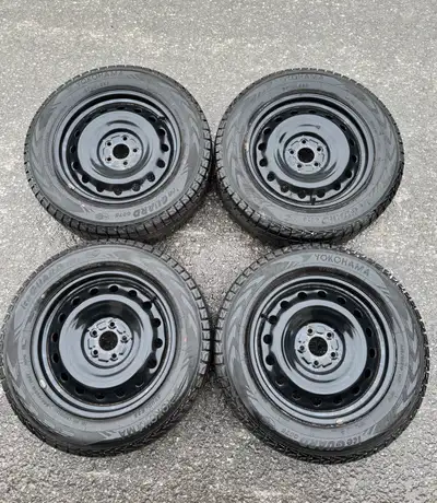 245/60/18 Yokohama Iceguard G075 winter tires 11/32 tread bascailly full tread depth. Off a 2022 Hyu...