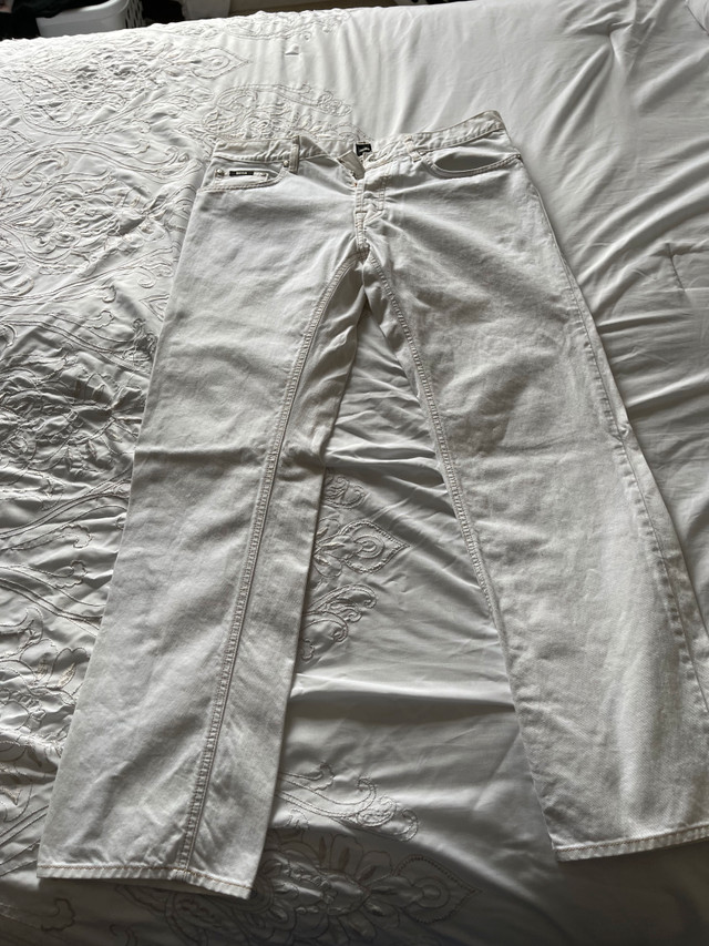 Hugo Boss White Denim Jeans Size 36/32 Regular Barely wear $50 in Men's in Kitchener / Waterloo