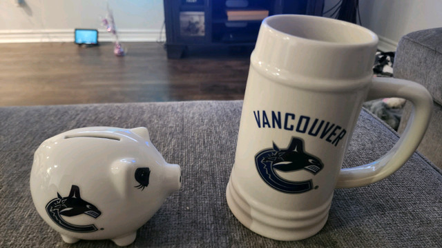 New lots of 3 NHL Vancouver Canucks items. in Arts & Collectibles in Mississauga / Peel Region - Image 3