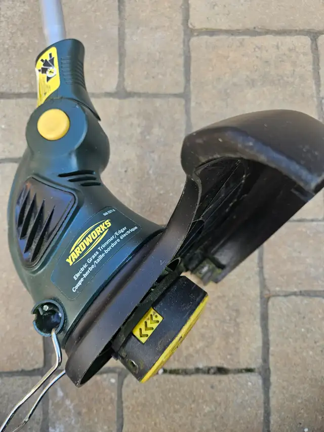 Yardwork  electric grass trimmer/edger  -Negotiable in Outdoor Tools & Storage in Ottawa - Image 2