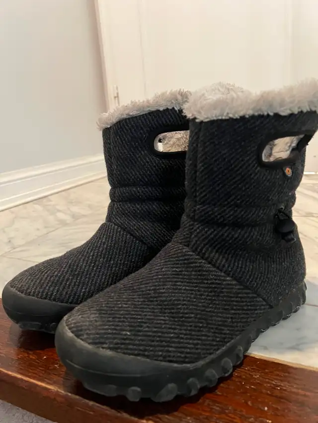 BOGS girls winter boots sz 6-7, waterproof great insulation in Kids & Youth in City of Toronto - Image 10