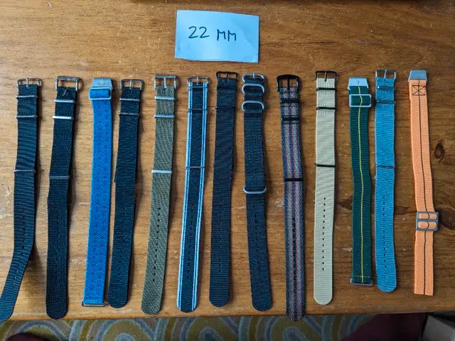 LOT 55 22mm watch straps fabric nato rubber mesh marine national dans Bijoux et montres  à Longueuil/Rive Sud - Image 3