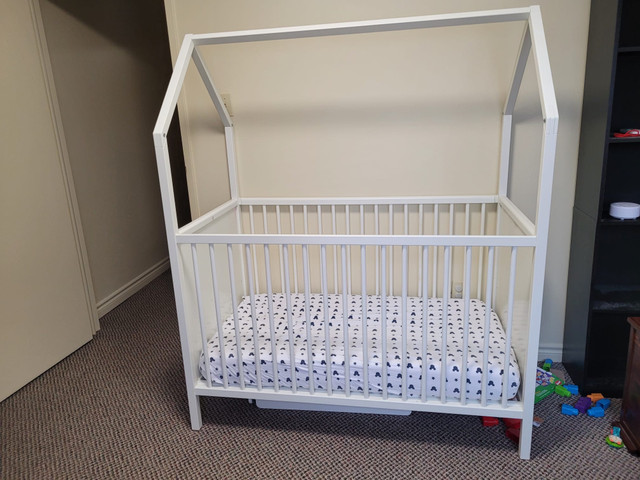 Adjustable crib - it grows with your child! in Cribs in Guelph - Image 2