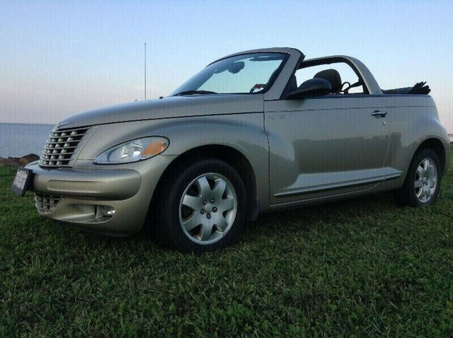 2005 CHRYSLER PT CRUISER CONVERTIBLE in Cars & Trucks in Moncton - Image 3