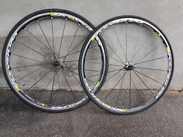 Roues de vélo de route Mavic (700C) in Road in Lanaudière - Image 4
