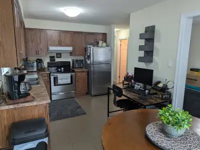 AVAILABLE April 1st 2026 Located in South London (Lemieux Walk) 3 Beds 1.5 Baths detached house This...