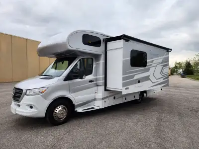 FOREST RIVER SUNSEEKER MBS 2400T C-CLASS MOTORHOME RV \ SLEEPS 6 WITH MURPHY QUEEN BED - RECLINED TH...