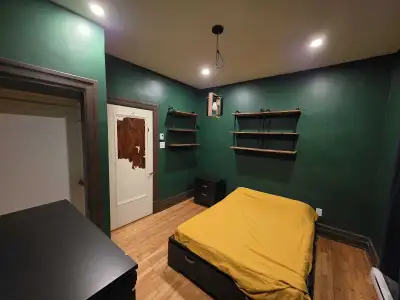 Disponible dès maintenant !!! Chambre meublée d'une collocation dans un très beau 6 1/2 au rdc avec...