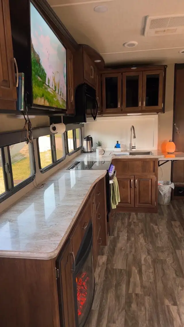 2018 Grande Design Reflection in Travel Trailers & Campers in Fort St. John - Image 11