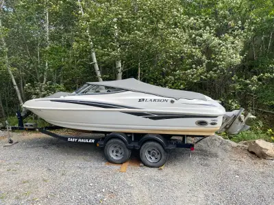 21 ft Larson bow rider. 300hp Volvo Penta fuel injection V8 with dual, counter rotating stainless pr...