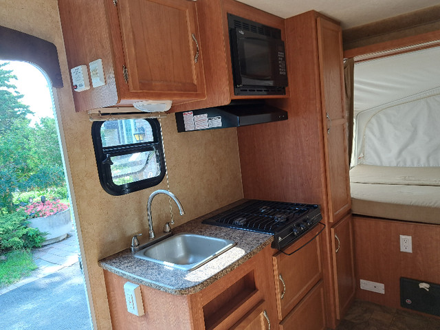 RV Camper in Travel Trailers & Campers in Ottawa - Image 2