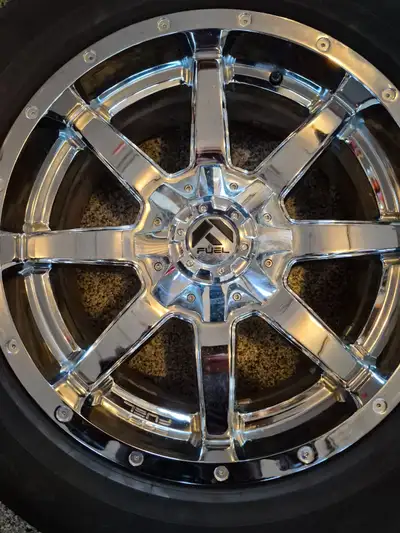 fuel chrome rims in mint condition new 2400 plus taxes ... asking 1200 obo bolt pattern is 6 x 120