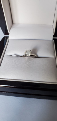 Diamond engagement ring ,never used she said no