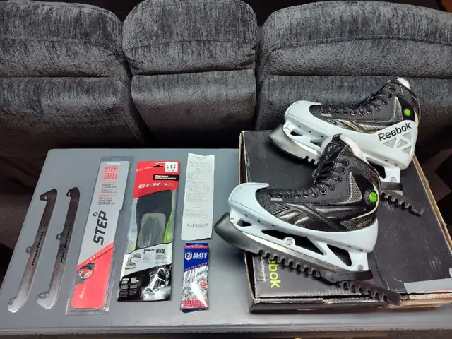 Reebok Goalie Skates - Size 6.5 / 8 shoe - Almost New. in Hockey in Kingston - Image 2