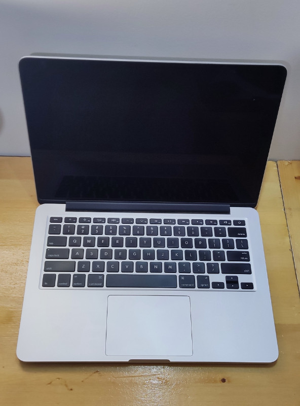 Macbook Pro 2015 Retina Display 8GB 128GB SSD Iris+ 6100 in Laptops in Trenton - Image 2