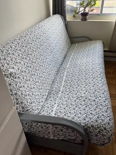 divan-lit avec 2 matelas et 1 couvre-lit, View more