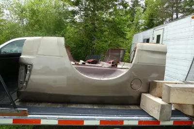 TRUCK BOX TO FIT A QUAD CAB, WITH TAILGATE AND REAR LIGHTS. IN GOOD SHAPE. I bought it to fix my tru...