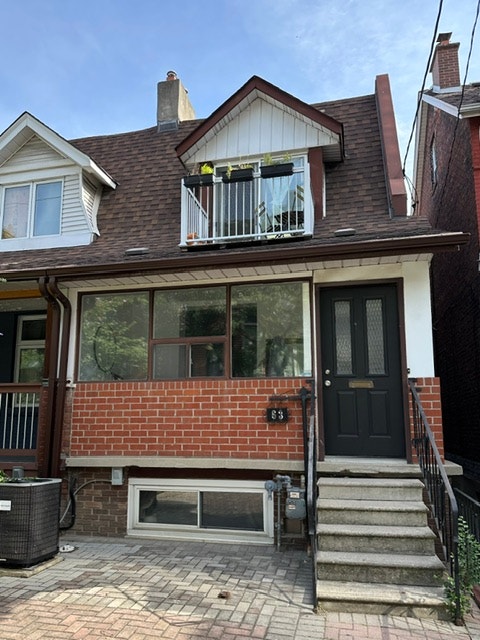 Modern 1 bedroom (lower level) Dovercourt/Queen West area. 2