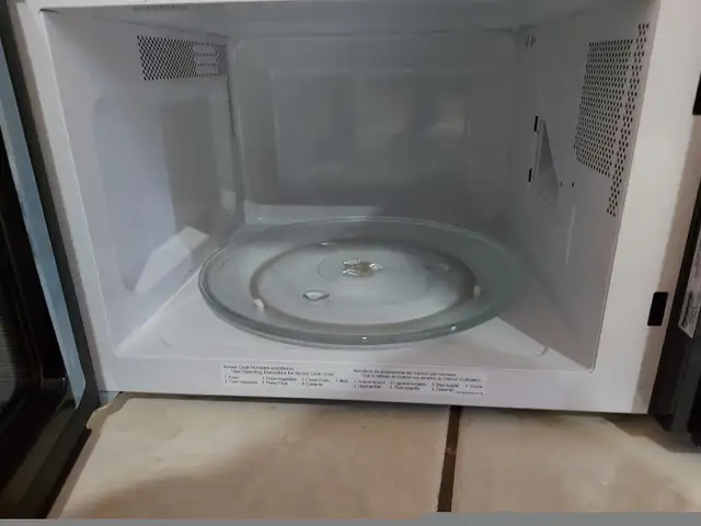 Brand New Microwave Oven in Microwaves & Cookers in Mississauga / Peel Region - Image 3