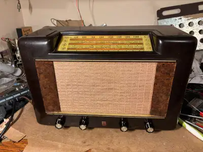 Philips model CM22L, made in Montreal, approx 1947 / 1948. Fully working. Great, warm sound. Receive...
