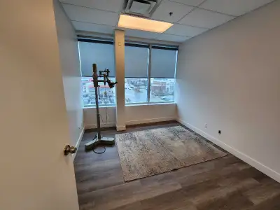 ✓ A spacious room is available in a busy ENT and Hearing Clinic ✓ Prime Medical Building Hosting Urg...