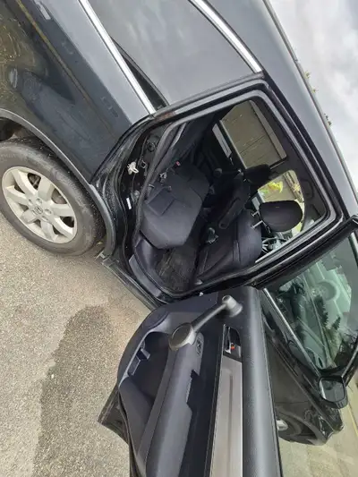 Ready to go! Well-maintained 2011 Honda CR-V with 190,000 km. AWD comes with winter tires on rims Ne...