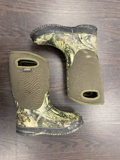 Kids Boggs Winter Boots - Size 4, View more