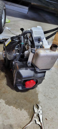 Parting out 8hp Briggs and stratton 8hp motor