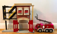 FISHER PRICE IMAGINEXT- Fire Station and Fire Truck Playset: